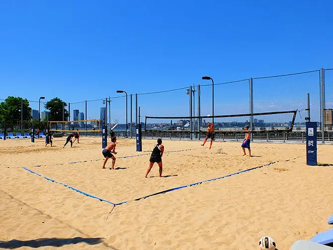 Qué ver y hacer en TriBeCa - Voleibol de playa