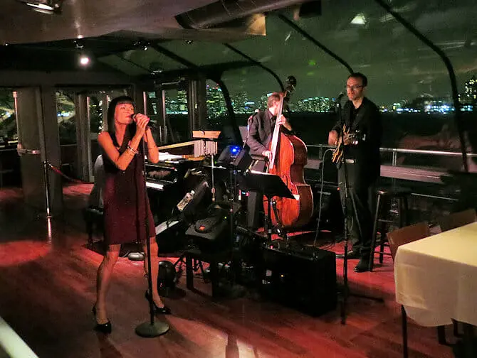 Crucero con cena en Nueva York Bateaux - musica en directo
