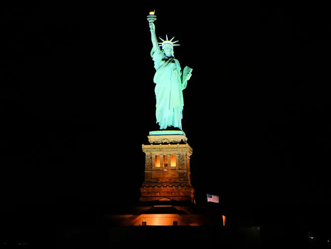 Crucero con cena bufe en Nueva York - Estatua de la Libertad