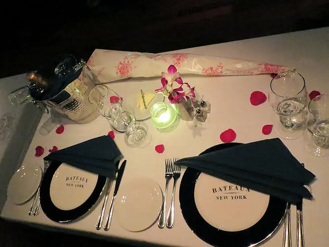 Cruceros con cena de San Valent&iacute;n en Nueva York - mesa