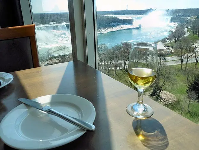 Excursión desde Nueva York a Niagara Falls en avión -Almuerzo en Niagara Falls