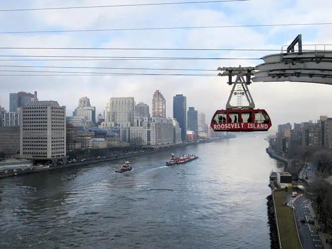 Roosevelt Island Tram en NYC - East River