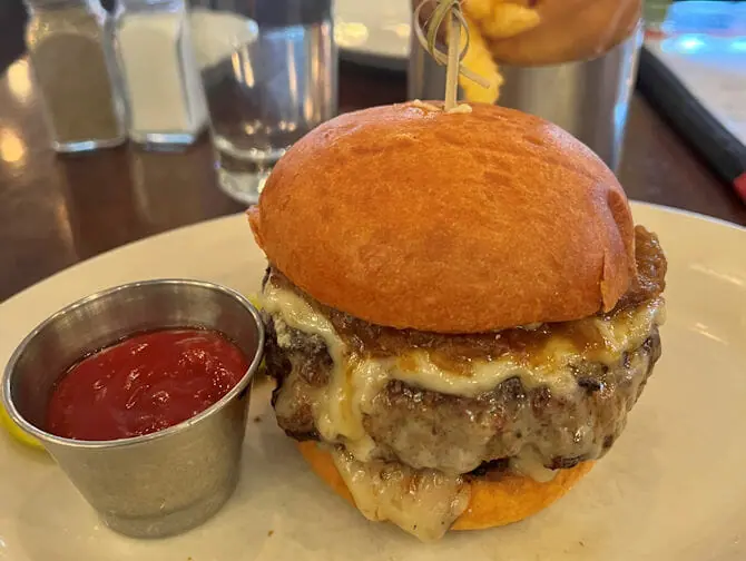 Las mejores hamburguesas de Nueva York - Hamburguesa de 5 Napkin Burger