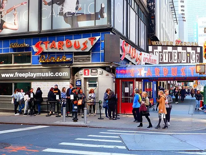 Restaurantes temáticos en Nueva York - Ellen's Stardust Diner