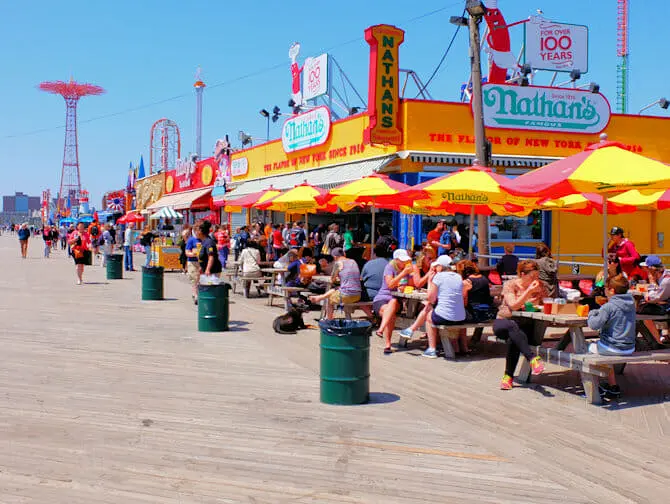 Memorial Day en Nueva York - Coney Island Boardwalk