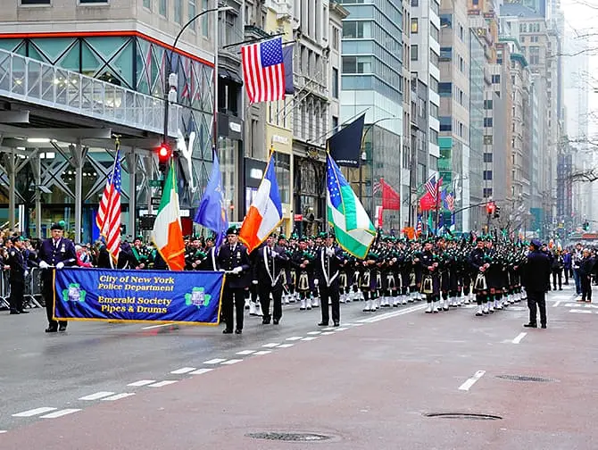 El día de St. Patrick en Nueva York - desfile de st patrick's en nueva york