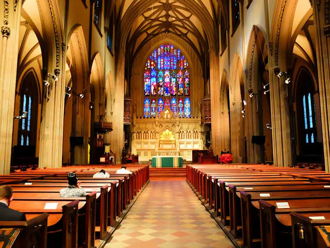 Qué ver y hacer en Lower Manhattan y el Financial District -Trinity Church