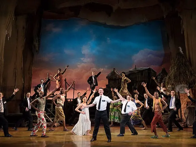 Tickets para The Book of Mormon en Broadway - Con los lugareños
