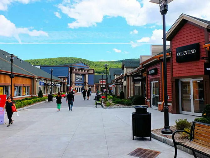 Woodbury Common Premium Outlet Center en Nueva York - Tiendas