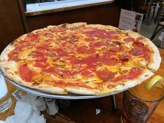 Dónde comer con niños en Nueva York - Pizza en Johns