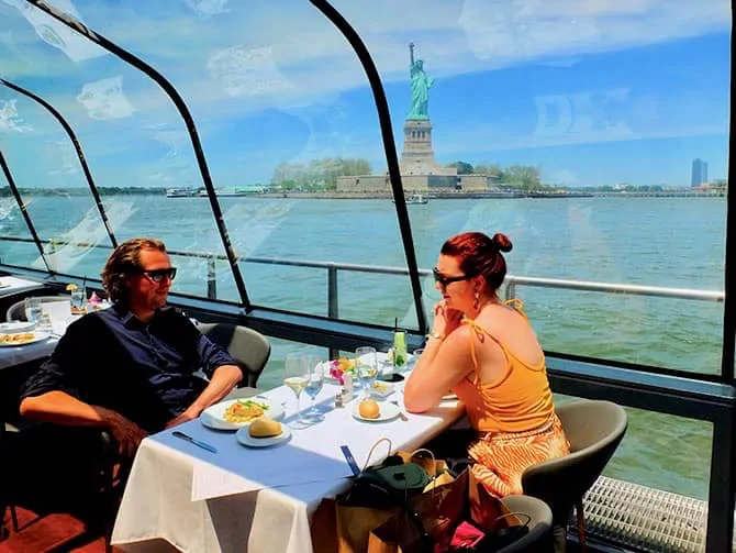 Bateaux crucero con almuerzo en Nueva York