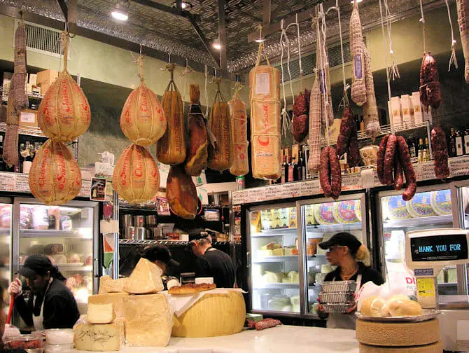 Tour gastronómico por Chinatown y Little Italy - Quesos italianos