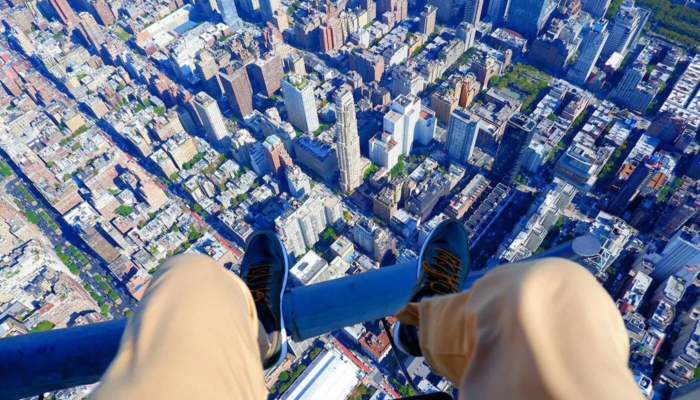 Vuelo en helicóptero sin puertas por Nueva York - Shoe Selfie