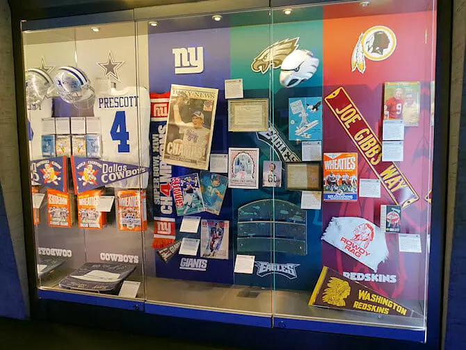 NFL Experience Times Square - Artefactos