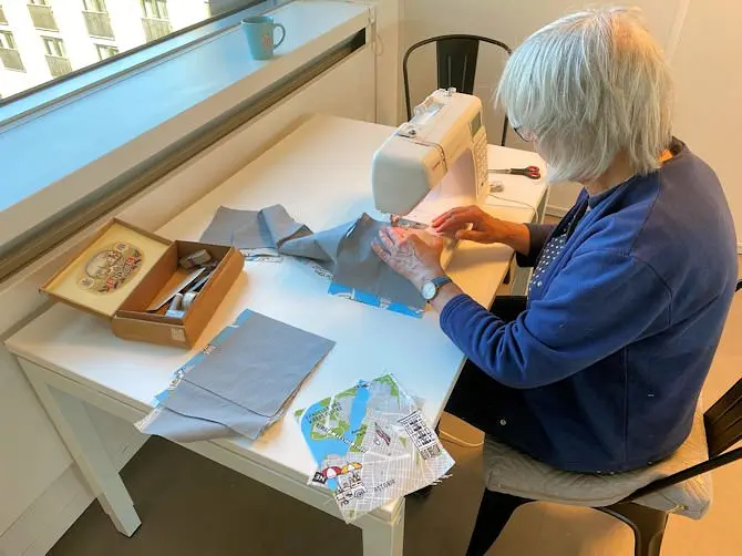 Apoya a NuevaYork.es - mi madre cosiendo