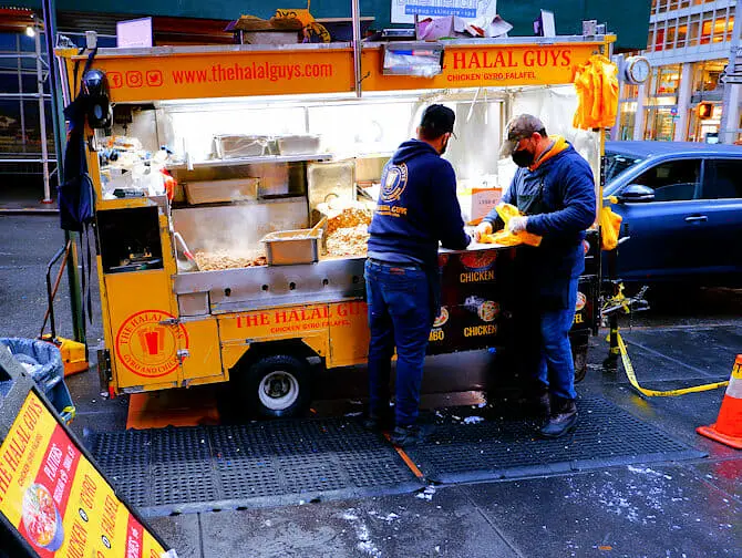 Comida callejera en Nueva York - Carrito Halal Guys