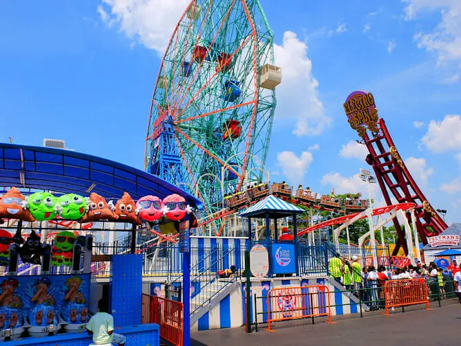 Parque de atracciones Denos Wonder Wheel en Coney Island - Atracciones
