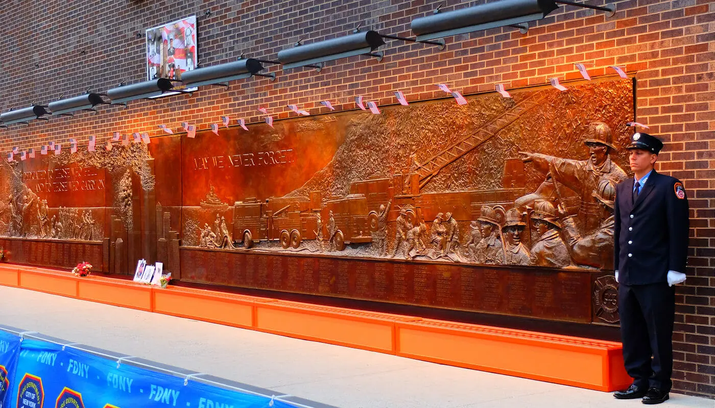 Monumento del 11-S en Nueva York Muro conmemorativo FDNY