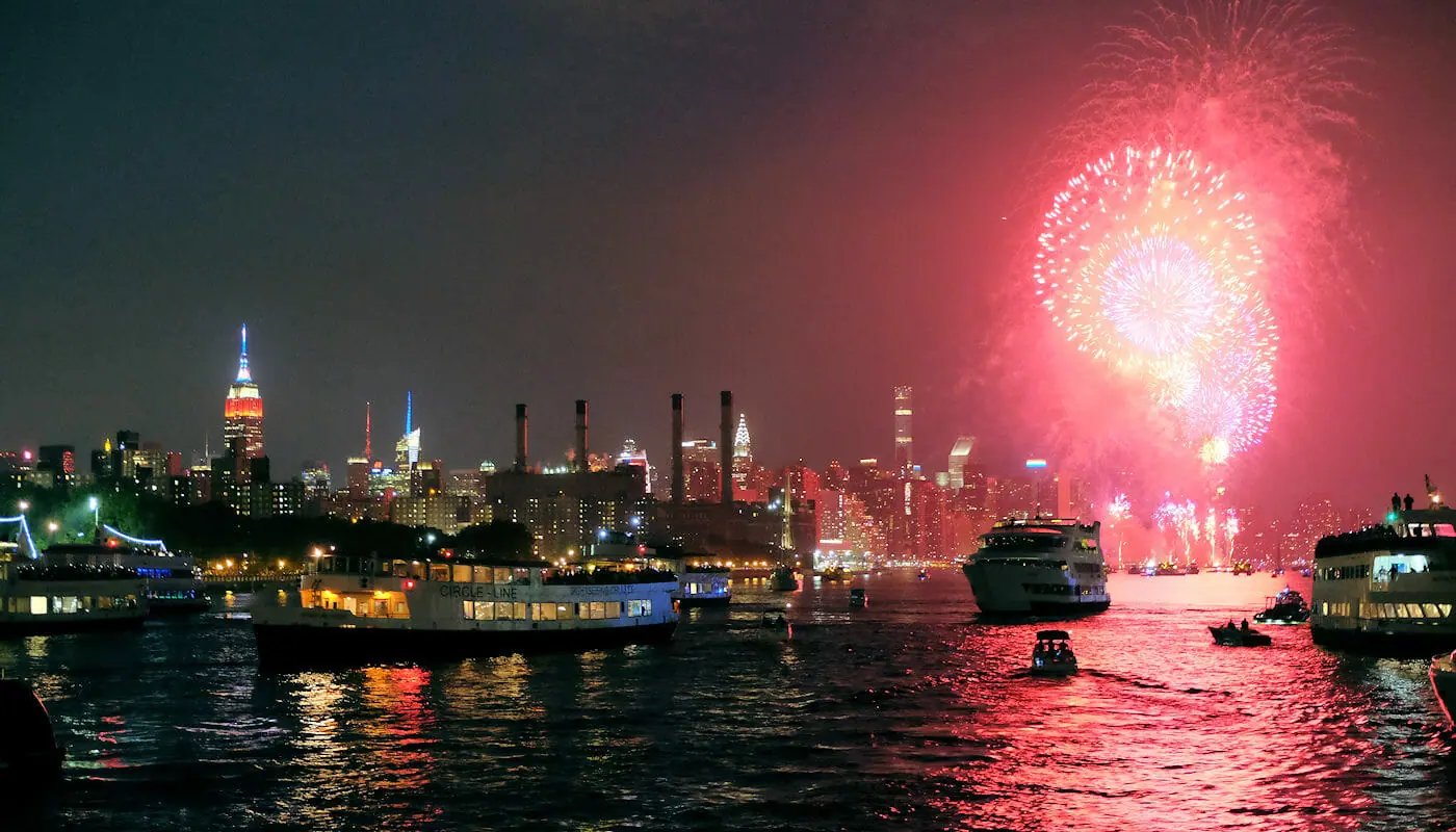 Cruceros del 4 de Julio en Nueva York - Fuegos artificiales