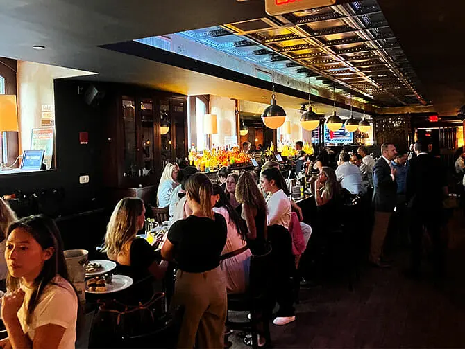 Restaurantes temáticos en Nueva York - Trinity Place inside