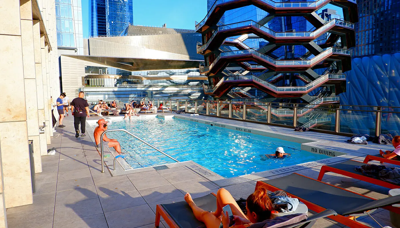 Hoteles con piscina en Nueva York - Equinox Hotel
