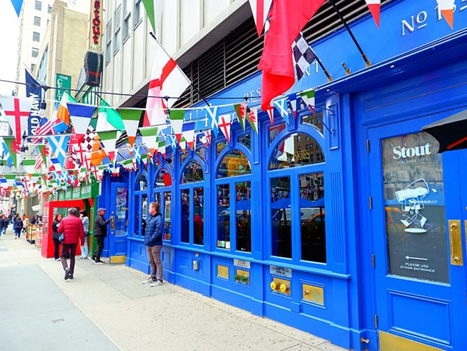 Bares deportivos y bares de f&uacute;tbol en Nueva York - Stout NYC