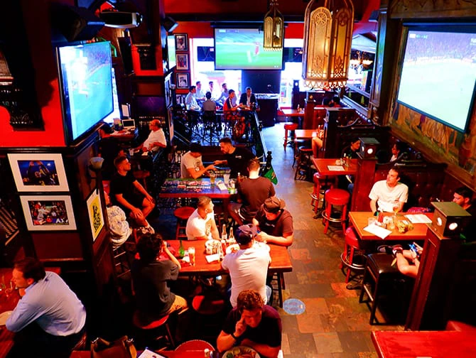 Bares deportivos y bares de f&uacute;tbol en Nueva York - The Football Factory at Legends