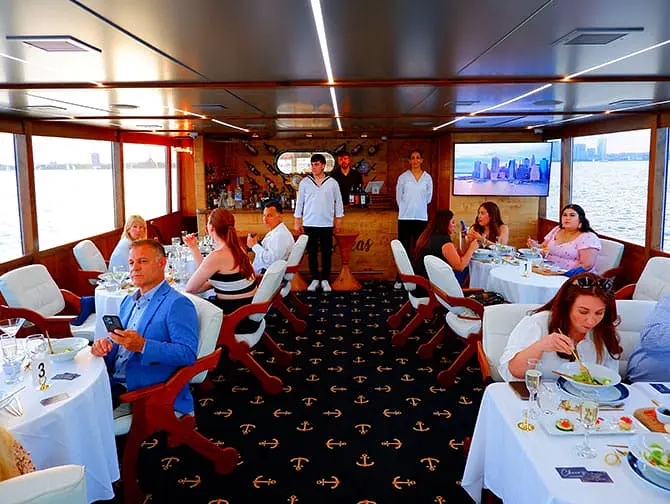 Crucero con cena en Nueva York - Barco