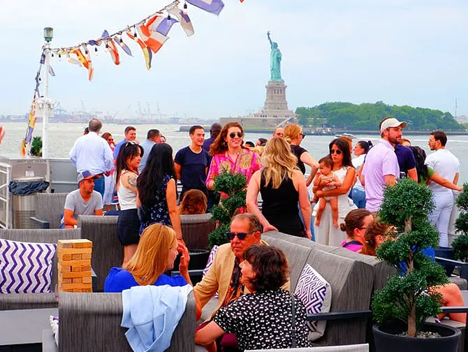 Crucero con cena bufé en Nueva York - Exterior