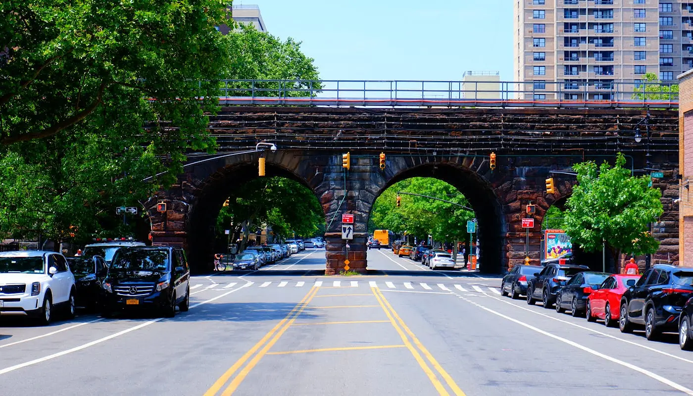Qué ver y hacer en Spanish Harlem - metro