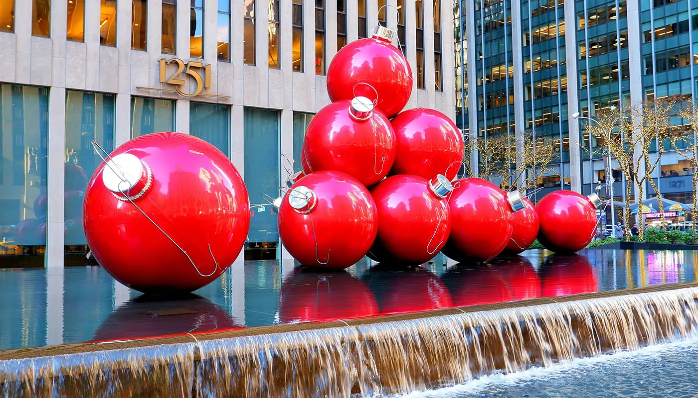 Itinerario navideño para Nueva York - Decoraciones en la 6th Avenue