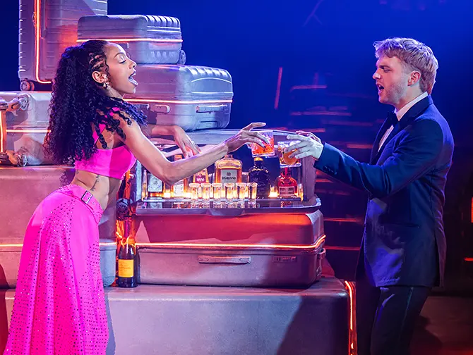 Tickets para Two Strangers Carry a Cake Across New York en Broadway - Comedia Musical