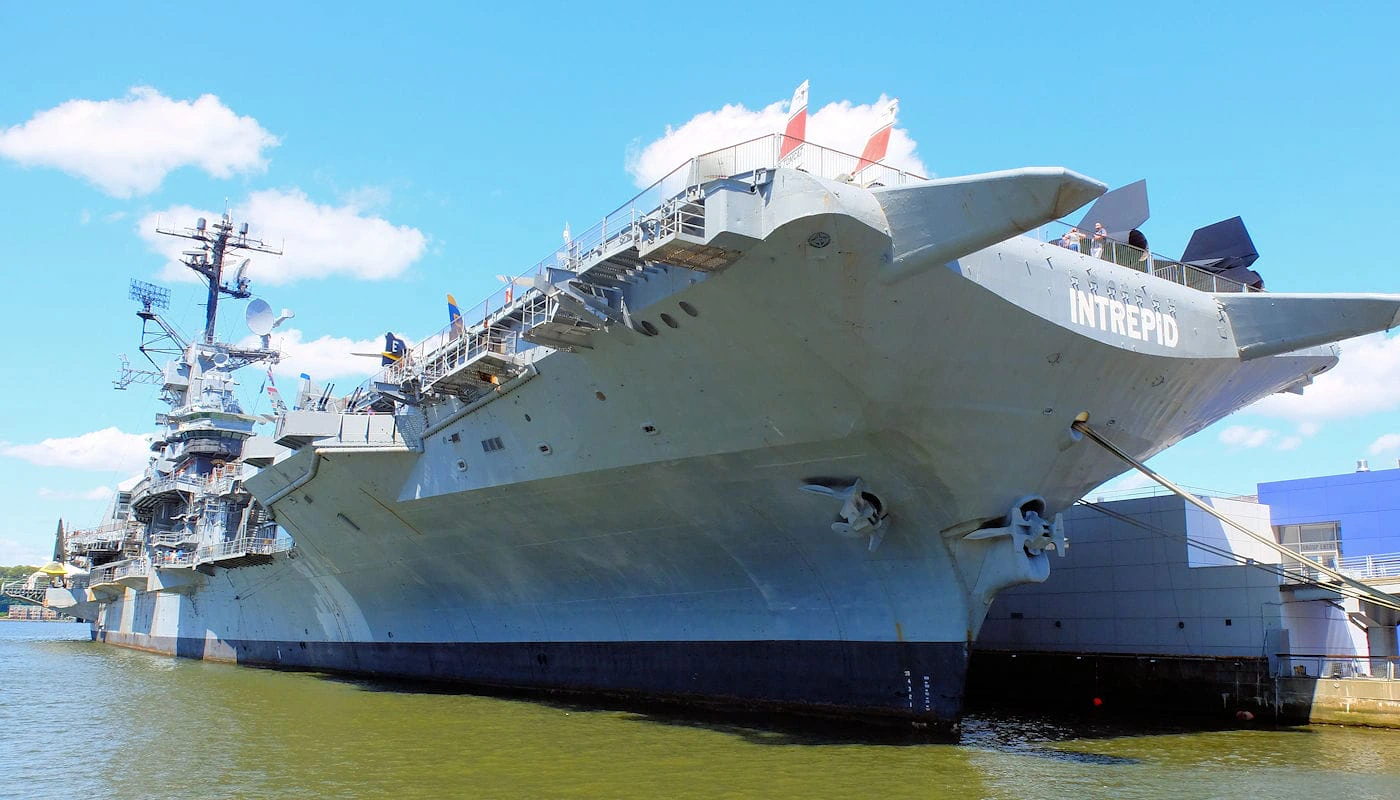 Los mejores museos de Nueva York - Intrepid