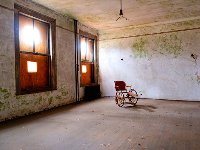 Tour con Casco de Ellis Island en Nueva York - Visita al Hospital de Ellis Island