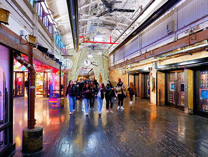 Chelsea Market en Nueva York - Antigua Fábrica de Galletas Convertida en un Mercado