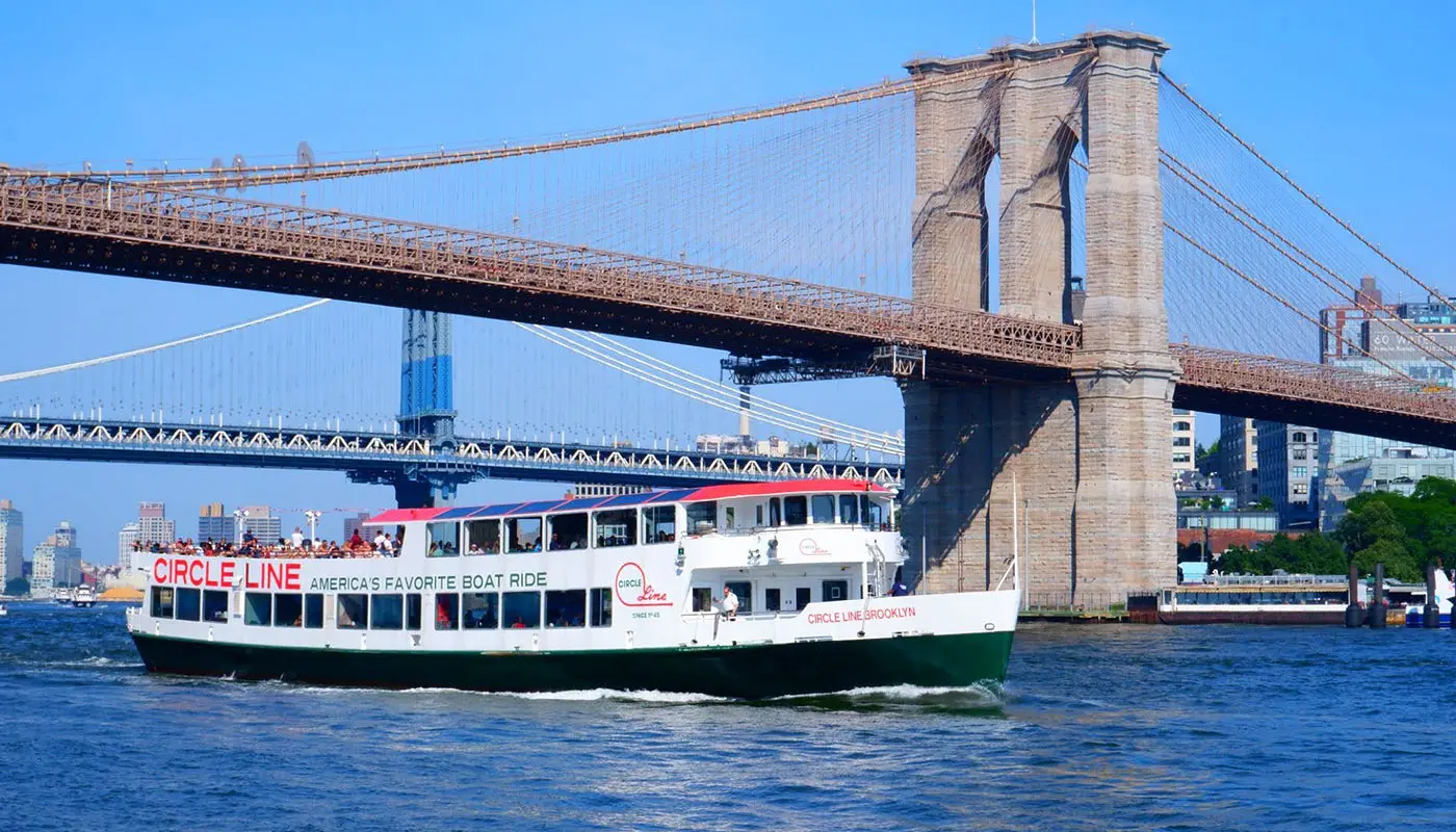 Itinerario de 5 días en Nueva York - Realiza un paseo en barco para ver los puntos destacados desde el agua