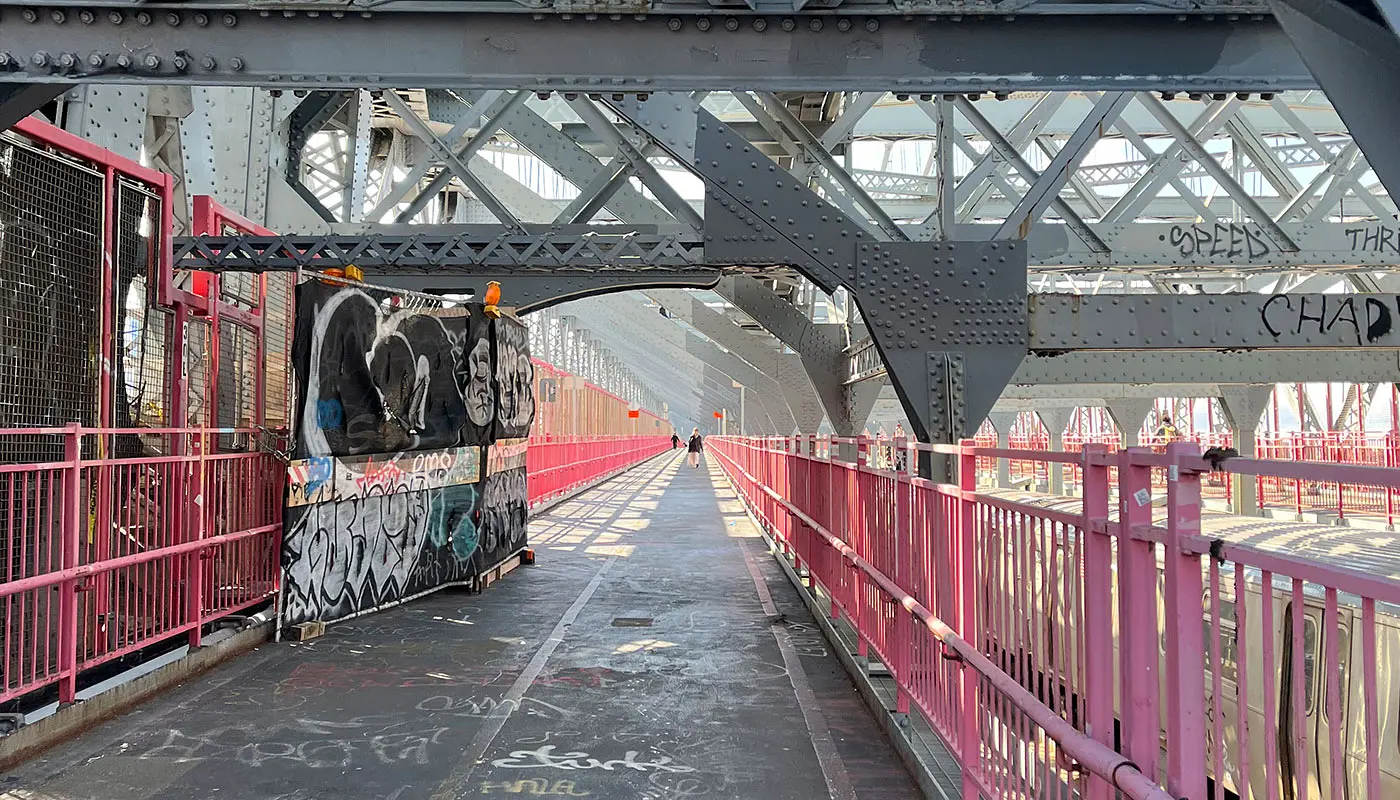 Puente de Williamsburg en Nueva York - Cruzando el puente de Williamsburg